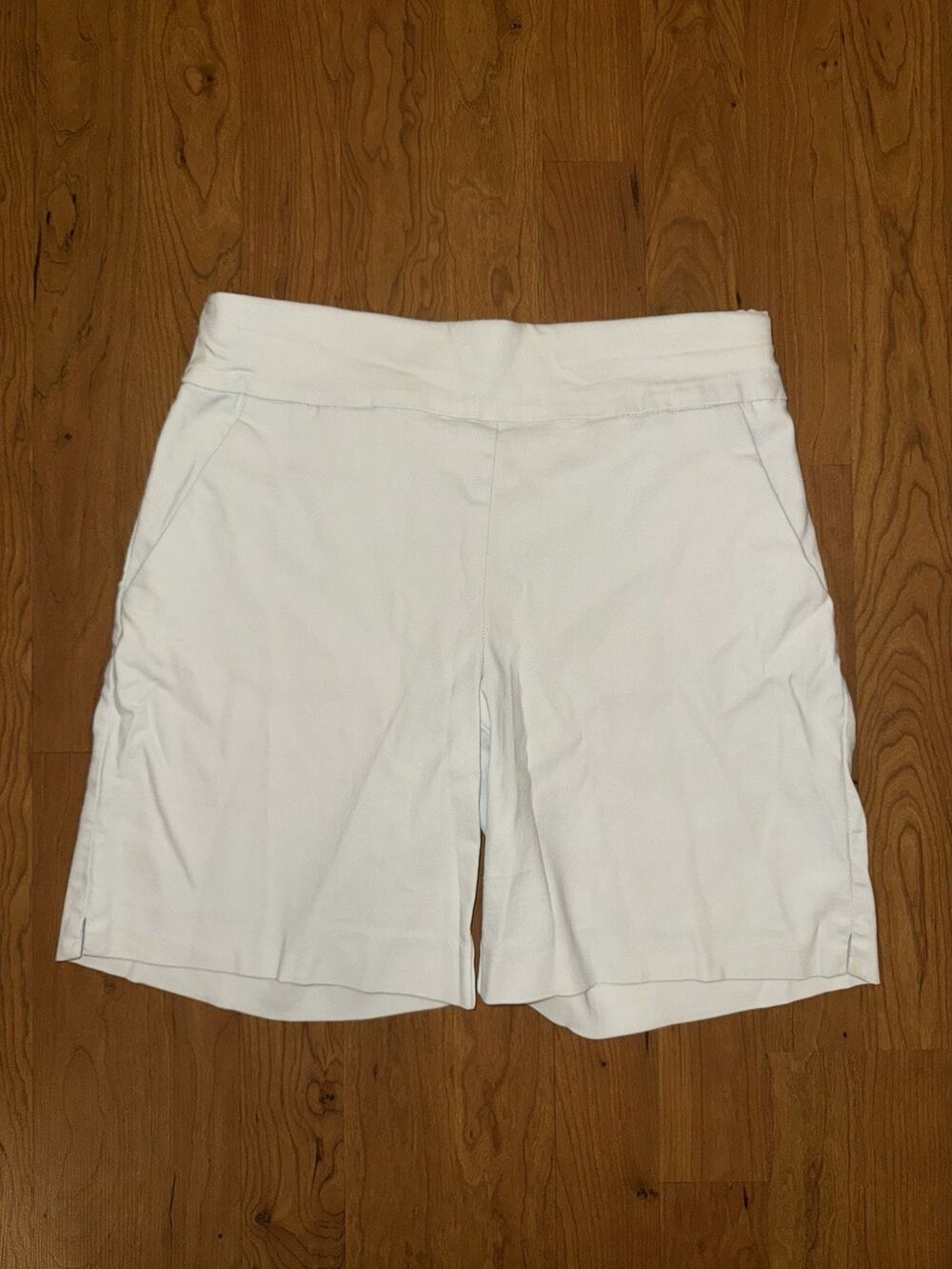 New York & Company Shorts Size Small Dressy White Modern Cuffed Shortie